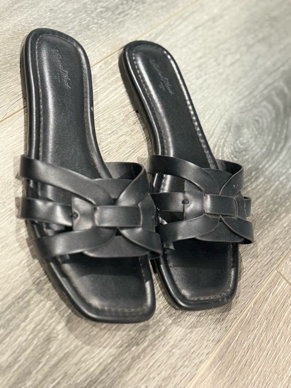 Universal Thread Black Woven Slide Sandals